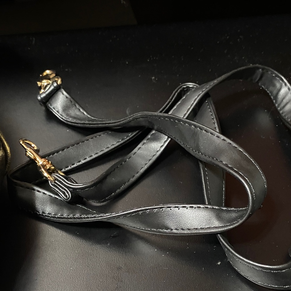 Elegant vintage Black gold trim Leather bucket Bag - Picture 8 of 16